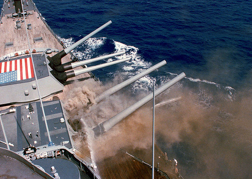 800px-USS_Iowa_BB61_Iowa_Explosion_1989