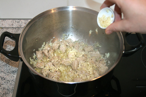 19 - Knoblauch hinzu geben / Add garlic