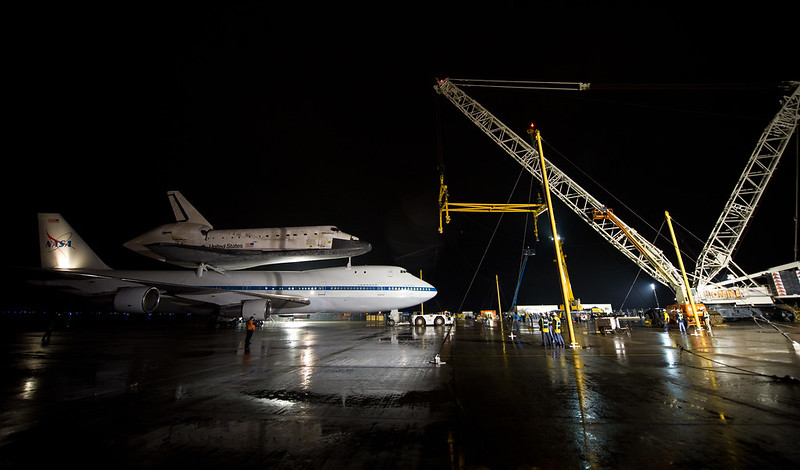 Space Shuttle Discovery Ready For Demate (201204180004HQ)