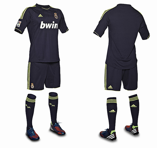 Kostum Adidas Real Madrid musim 2012-2013