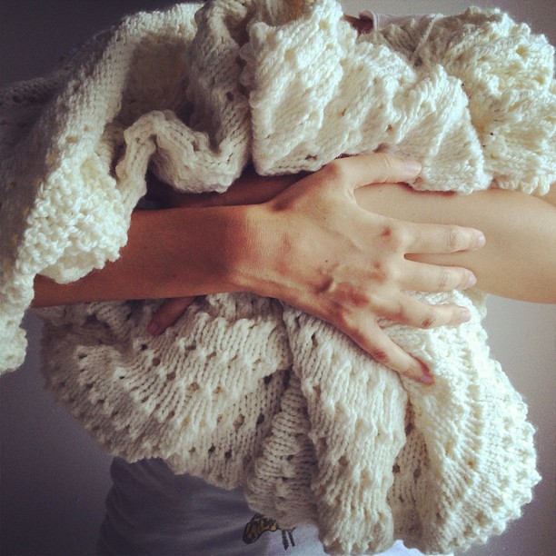 My knitting is this big. Chamamos-lhe Ovelha Avó.