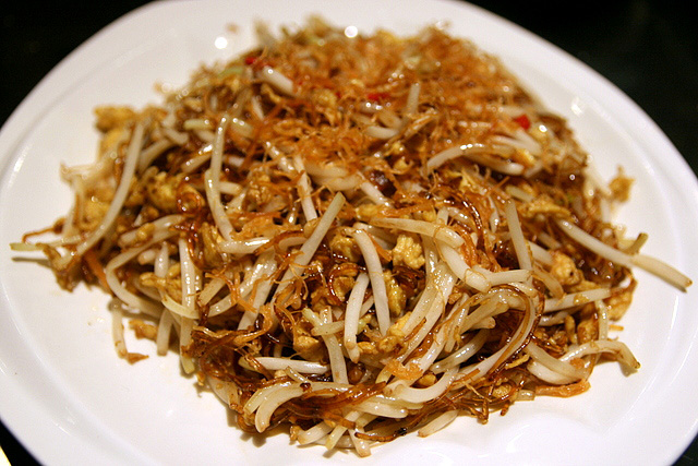 Wok-fried Bean Sprout with Vermicelli and Salted Fish