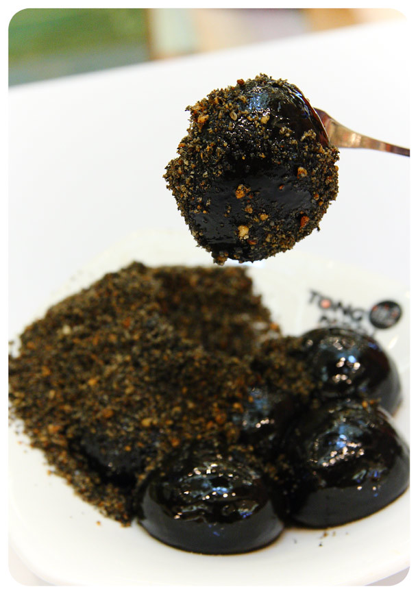 Tong Pak Fu - Glutinous Rice Balls with Black Sesame