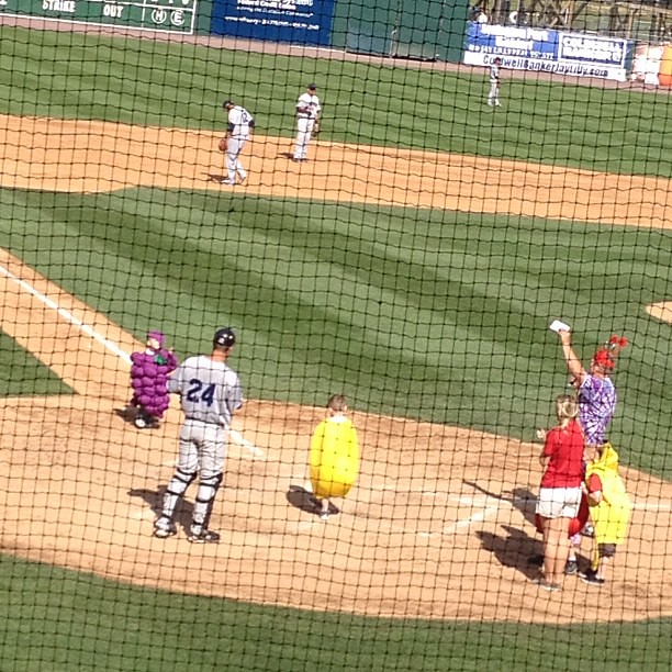 Oh my goodness!!! Little kids dressed as fruit racing around the bases!! Soooo cute!!!