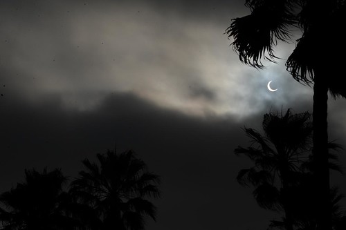 Solar Eclipse Venice Beach 5-20=12