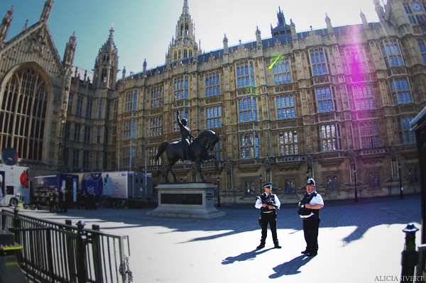 aliciasivert, alicia sivertsson, london, england, Palace of Westminster, police, statue, polis, poliser, westminsterpalatset, staty