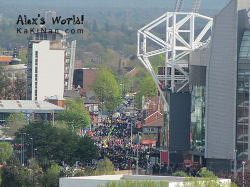 Crowd gathered to enter Old Trafford stadium