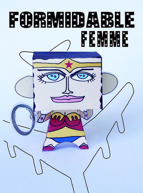 Free paper toy super hero Formidable femme - by CocoFlower - www.cocoflower.net