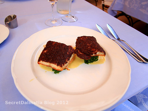 Sea bream filet in olive paste