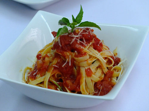 Fettucine with Tomato & Basil Sauce