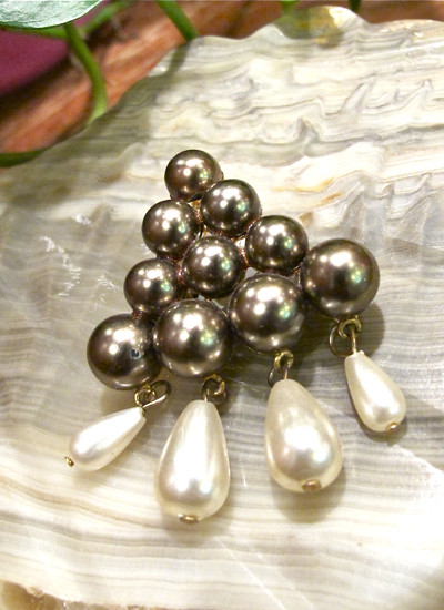 Shake those pearls! We love this swingy brooch!