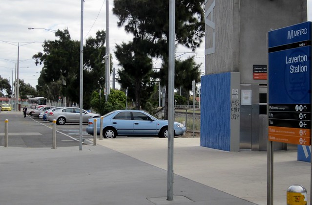 Laverton station: it's a long way from the train to the bus