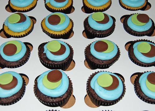 blue green and brown sassy circles cupcakes for monkey cupcake tower