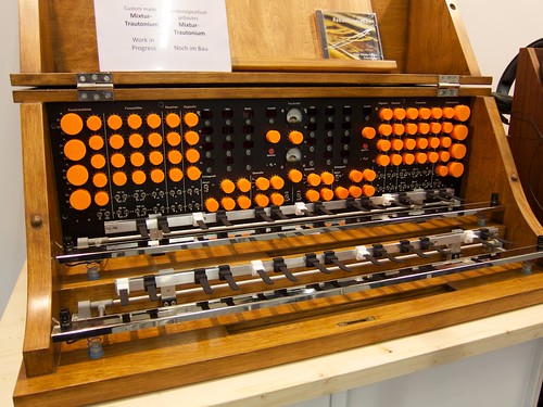 A Pre-Synthesizer-Era Synthesizer by jochenWolters