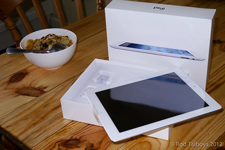 P1000921 New iPad at breakfast_