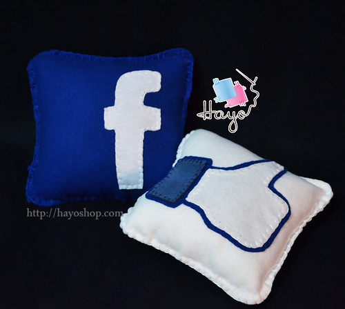 Facebook & like Pillow by Hayo.Shop