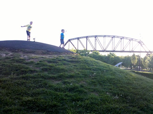 brothers at the ohio river