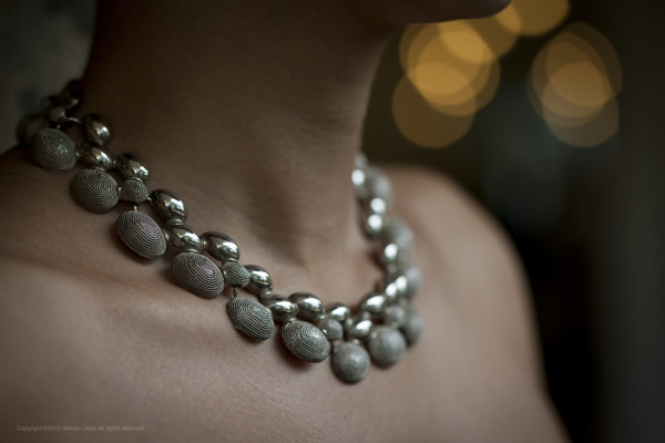 1950s choker with silver-toned oval accents - elegant and classy with a twist!
