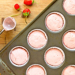 Fresh Strawberry Cake/Cupcakes