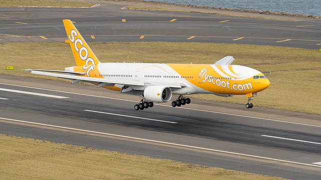 Scoot plane touching down in Sydney on 5 June 2012