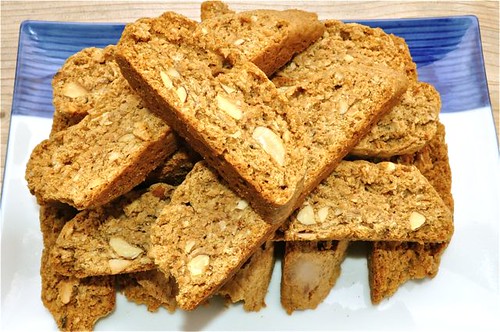 biscotti with spices, almonds & oatmeal feature