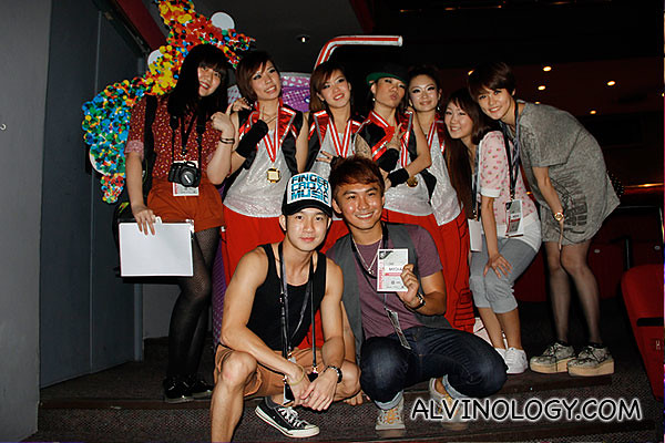 Bloggers taking a group picture with Da' Street Soulz
