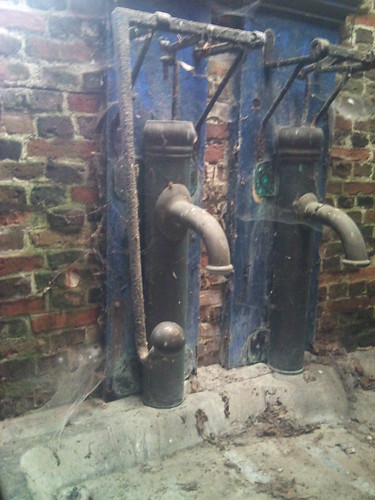 Old pumps by XPeria2Day