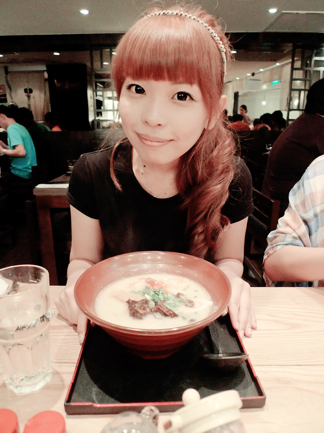 ting with her ramen