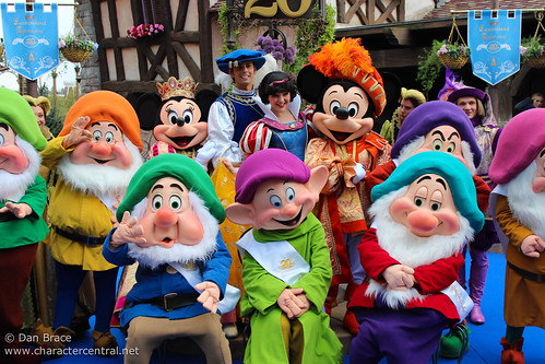 Meeting the cast and Characters of Fantasyland Celebrates!