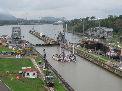 Canal de Panama: il n'y a pas que des gros bateaux qui passent par le Canal de Panama; il y a aussi des voiliers...