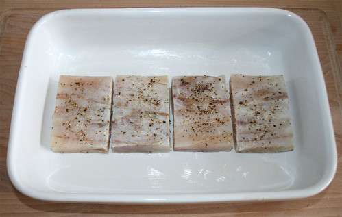 25 - Fischfilet in Auflaufform geben / Put fish filet to casserole