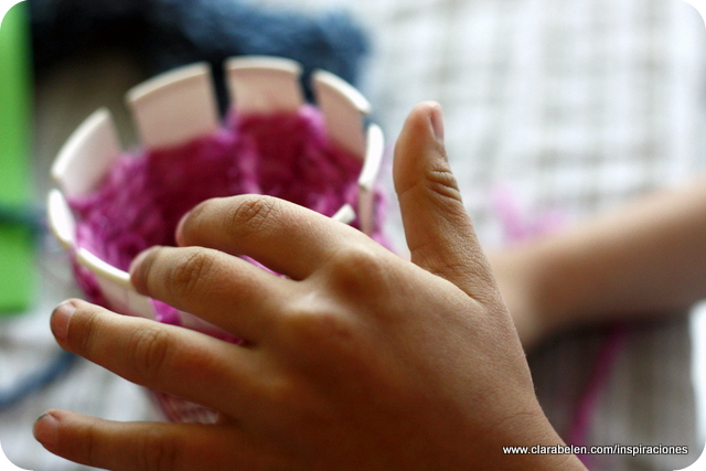 Tejer con niños: hacer una tejedora circular en casa