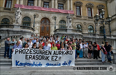 Concentración de Bildu en las escalinatas del Consistorio en contra de juicio por el "Caso Bateragune".