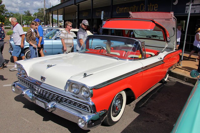 1959 Ford Fairlane 500 Galaxie Skyliner convertible