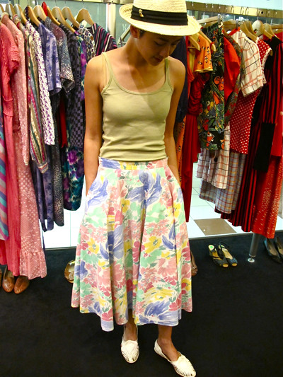  Twirl round and round in this fab floral circle skirt! Size M