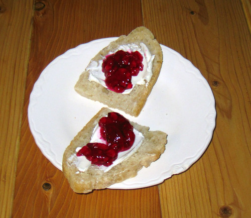 bread with prickly pear jelly