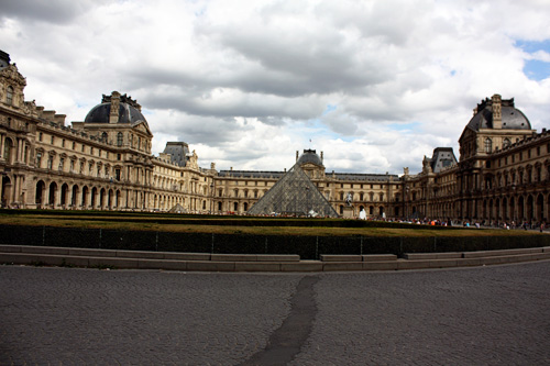 Outside-of-Louvre