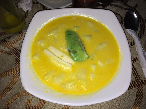 Latacunga: un locro de queso (soupe de pommes de terre avec de l'avocat et du fromage). Un plat typique équatorien. très bon !