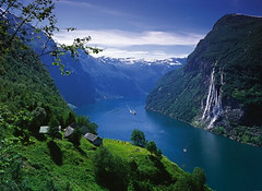 挪威峽灣一景（資料來源：http://www.fjordnorw ay.com/en/ABOUT-THE-REGION/Fjord -Norway/）