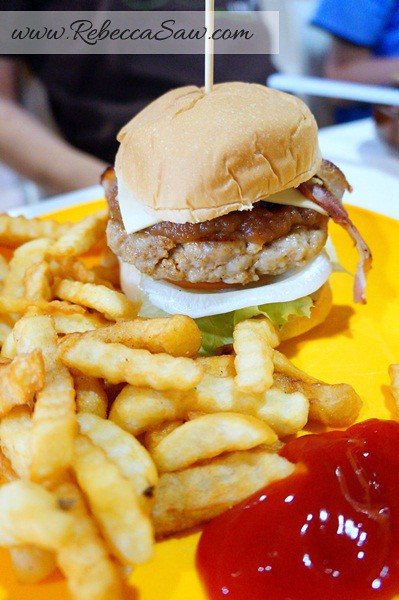 peter's kitchen pork burger - asia cafe puchong-004