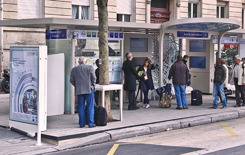 "bus stop of the future," Blvd. Diderot, Paris (courtesy of RATP)