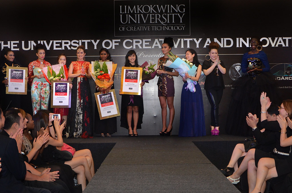 Awards winners were presented with a certificate and perfumes by Luxasia Sdn Bhd as their gifts.jpg