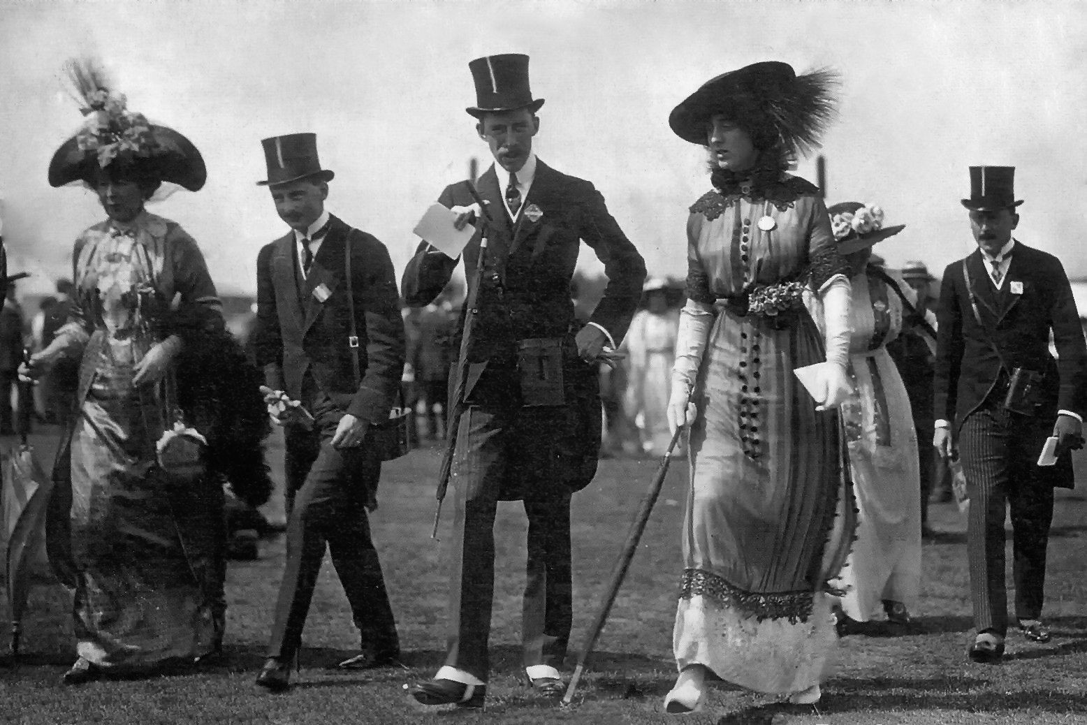 English socialite Vita Sackville-West and friends at Ascot, 1912