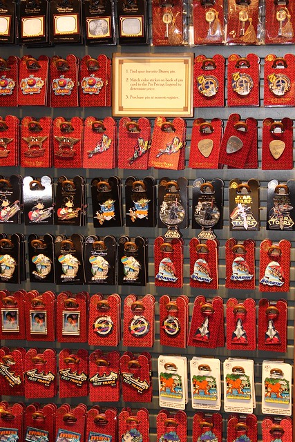 downtown-disney-trading-pins