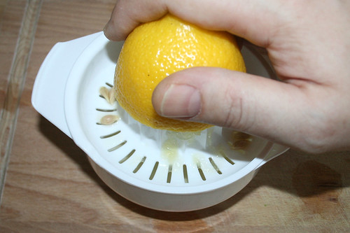 31 - Zitrone auspressen / Squeeze lemon