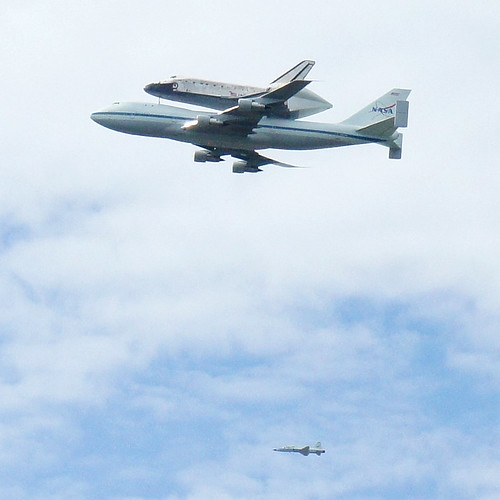 747 SCA NASA 905 with Space Shuttle Discovery OV-103