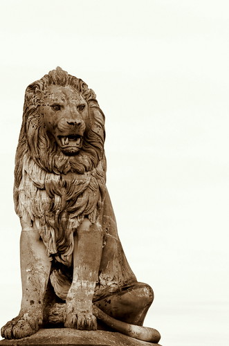 The Lindau lion guards the harbor.