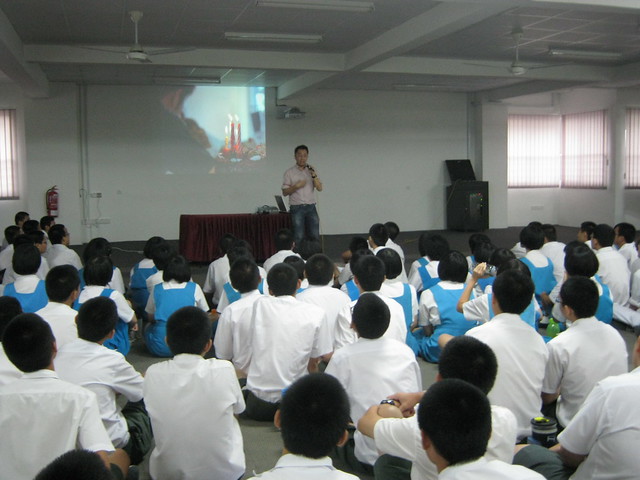 2012 - 04 - 19 槟城恒毅国中 － 关爱自己的生命