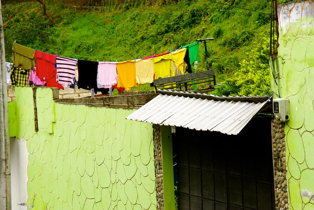 clothes-hanging-banos-ecuador