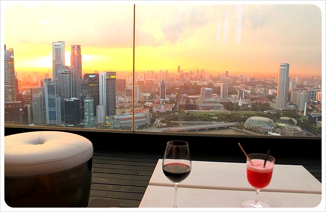 cocktails and sunset at marina bay sands 